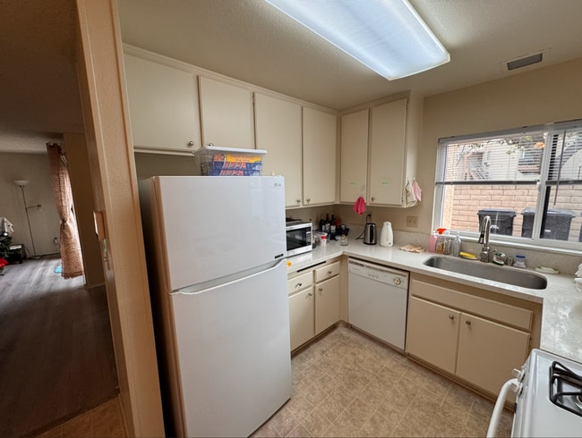 Building Photo - 8364 Summerdale Rd