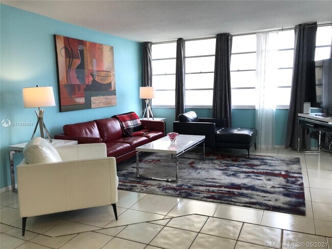 Building Photo - 1817 S Ocean Dr