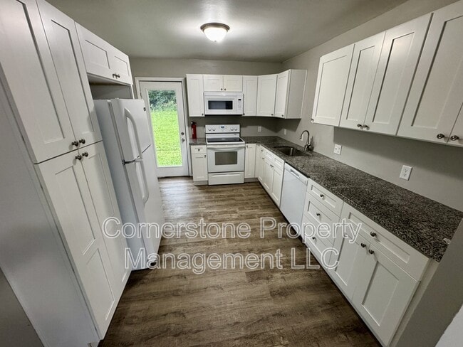 Building Photo - 1521 W 22nd Terrace