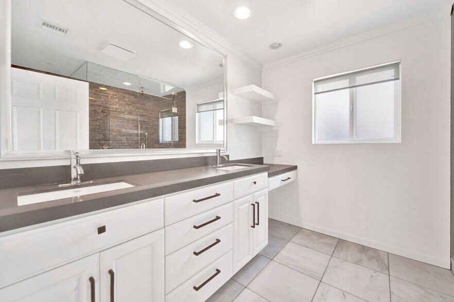 Building Photo - 2124 Reservoir St