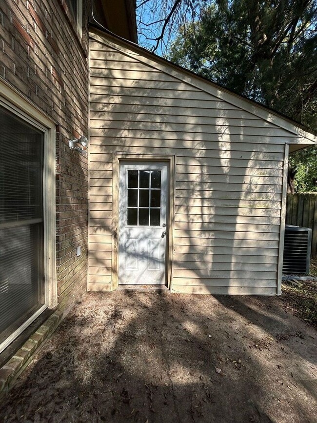 Building Photo - Available Now 3Br Townhome Ashely Villas