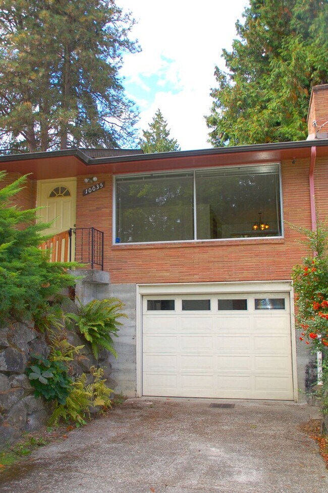 Building Photo - Meadowbrook Home