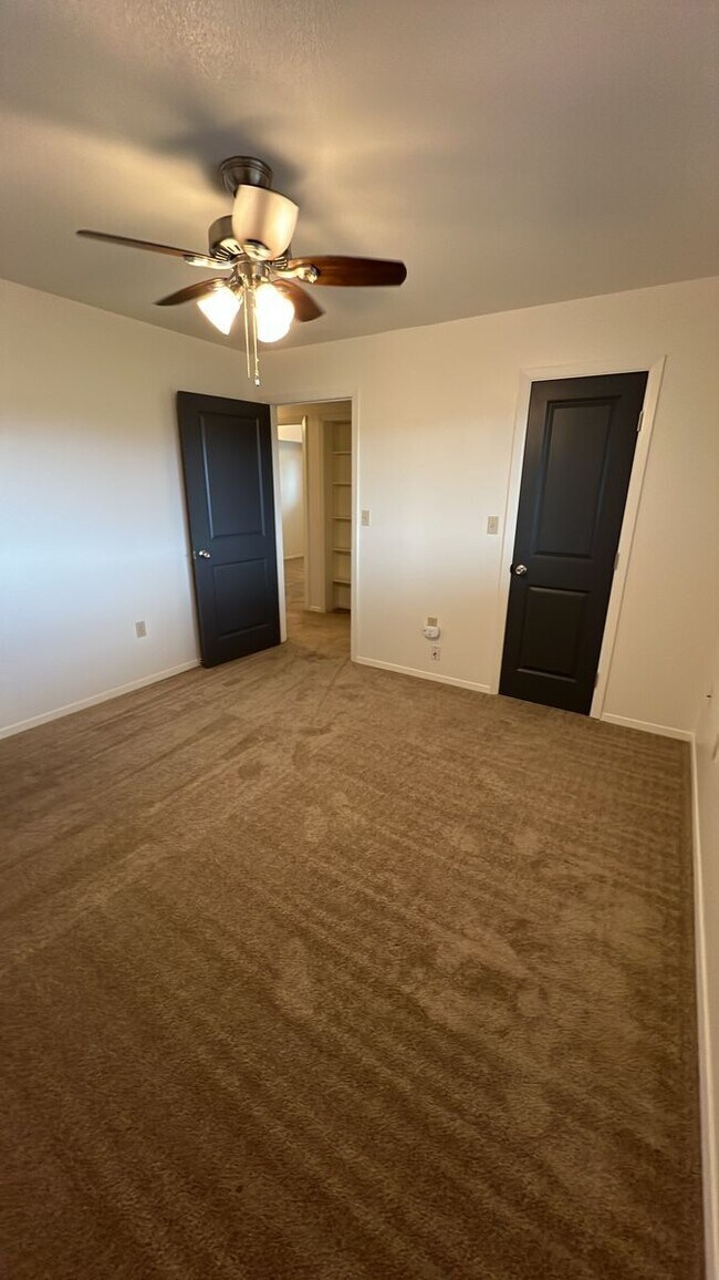 Building Photo - 1281 Dakota Dr