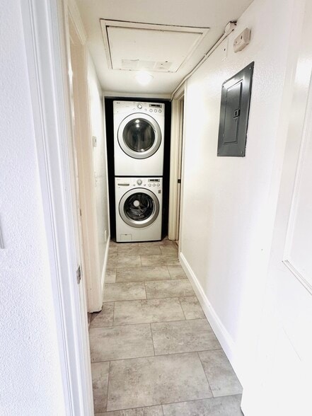 Hallway to 2nd Bedroom and 2nd Bathroom - 2507 E 15th St