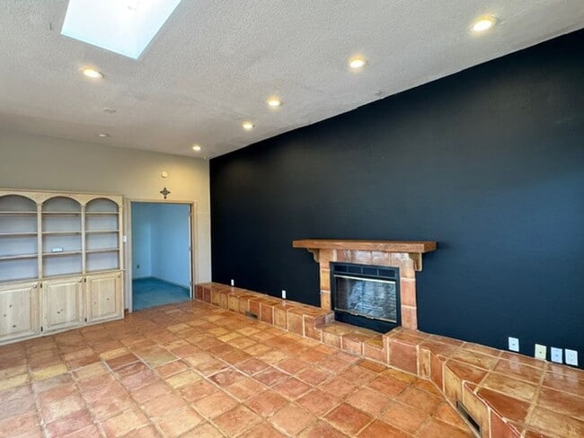 Building Photo - Spacious 3 Bed Home with Pool & Hot Tub!