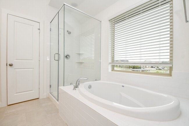 Building Photo - 6562 Scarlet Pond Ln