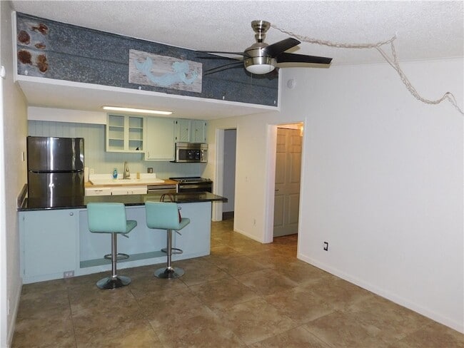 Building Photo - 485 7th Pl