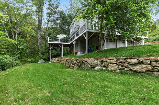 Building Photo - 99 Porchuck Rd