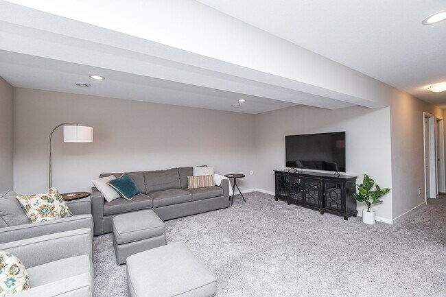 Building Photo - 3367 Ridgeline Dr SE