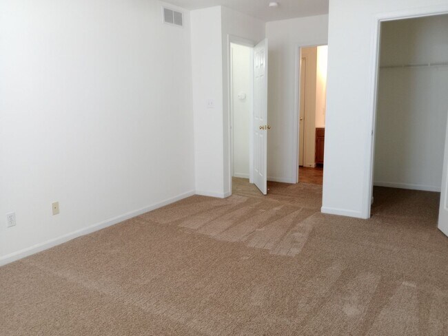 Building Photo - 3534-3536-3536 Prescott Dr