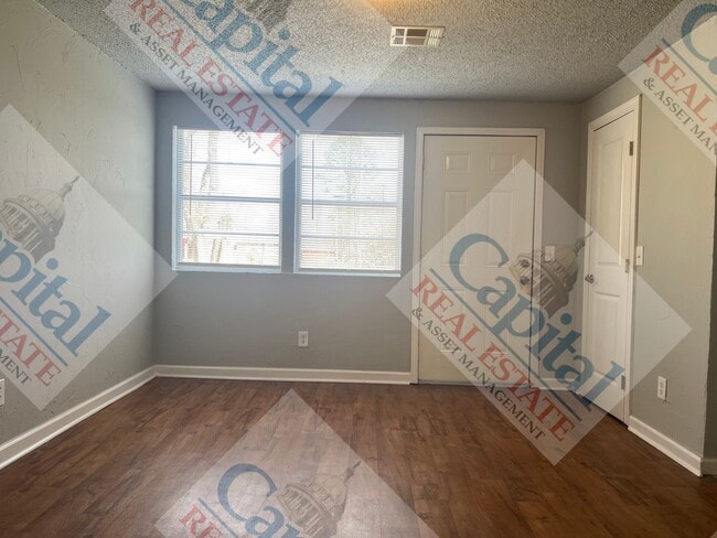 Building Photo - Take the Key!!!