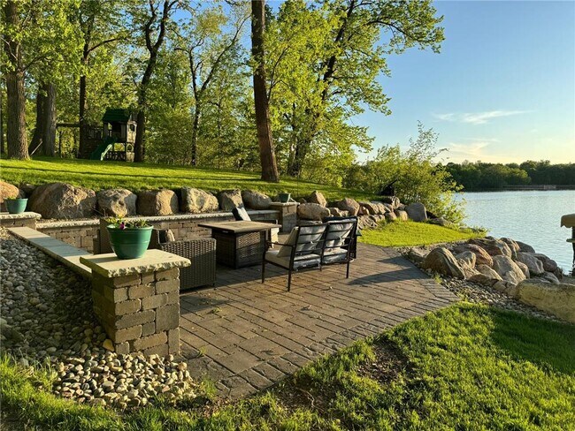 Building Photo - 1409 Hoot Lake Dr
