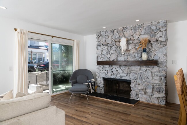 Building Photo - Monthly Rental - Mid Century Modern Charm ...