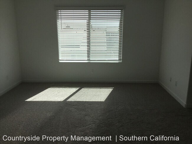 Building Photo - 4 br, 2.5 bath House - 3942 Wrenwood Avenue