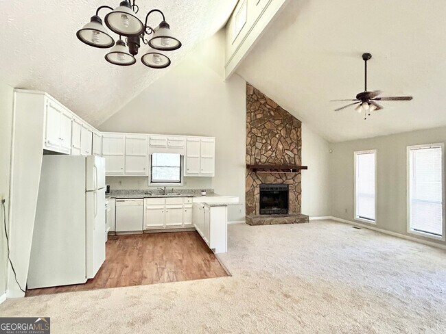 Building Photo - 5995 Sutton Pl