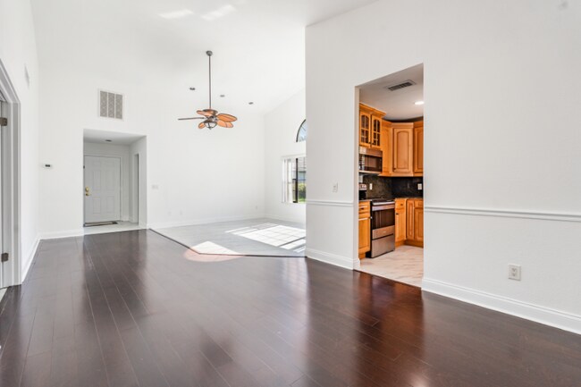 Building Photo - 4283 Brentwood Park Cir