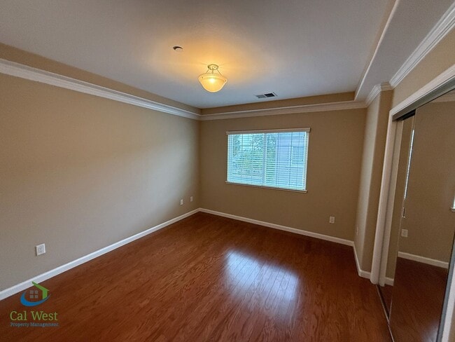 Building Photo - $3195 - Tri-level Town modern townhome in ...