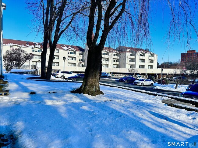 Building Photo - 163 South St