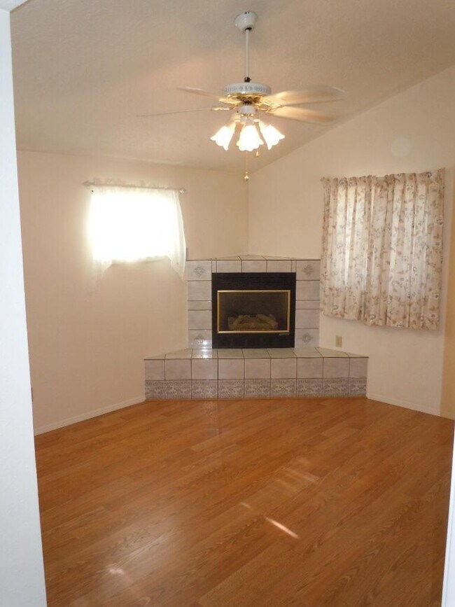 Building Photo - 2059 Columbia Ct NE