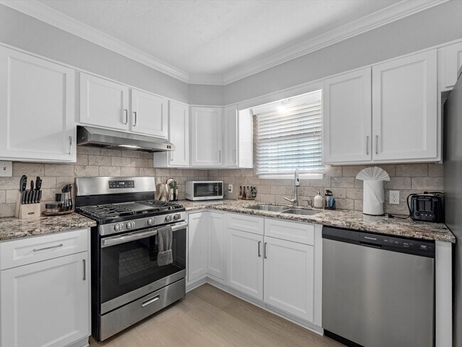 Building Photo - 2505 Truxillo St