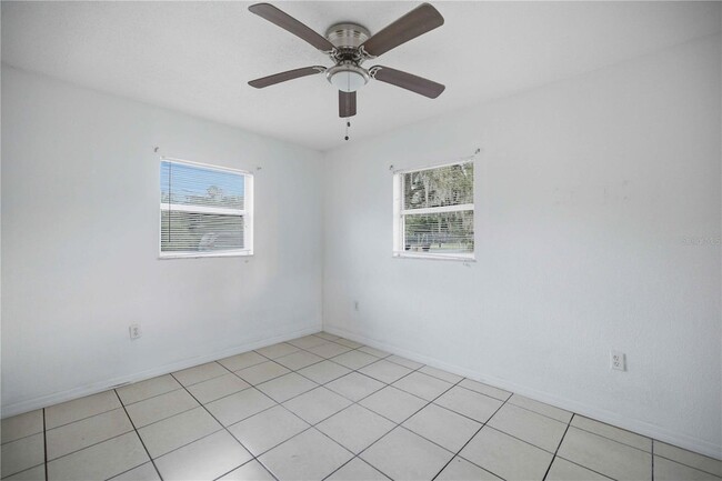 Building Photo - 421 NE 26th Ct