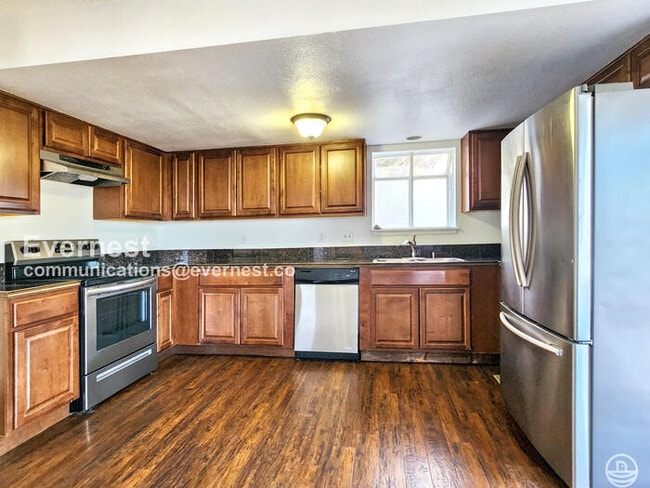 Building Photo - 811 S Rifle Way