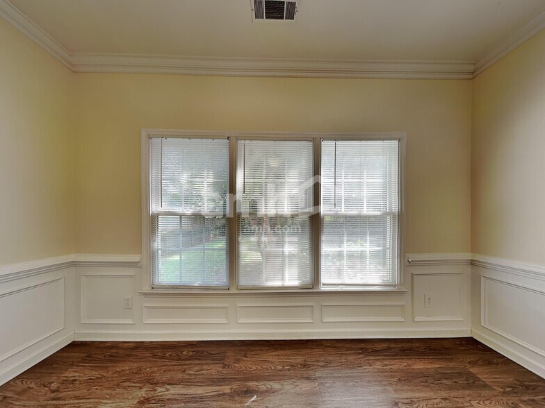 Building Photo - 2812 Bridgeport Dr