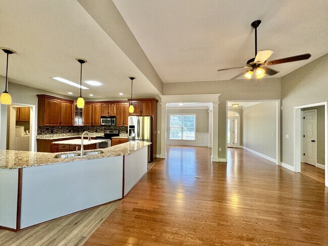 Building Photo - 513 Tanasi Cir