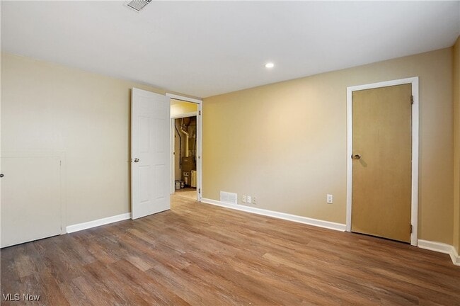 Building Photo - 7429 Sylvan Dr