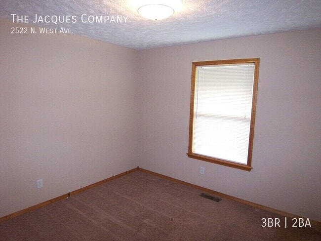 Building Photo - 2522 N West Ave