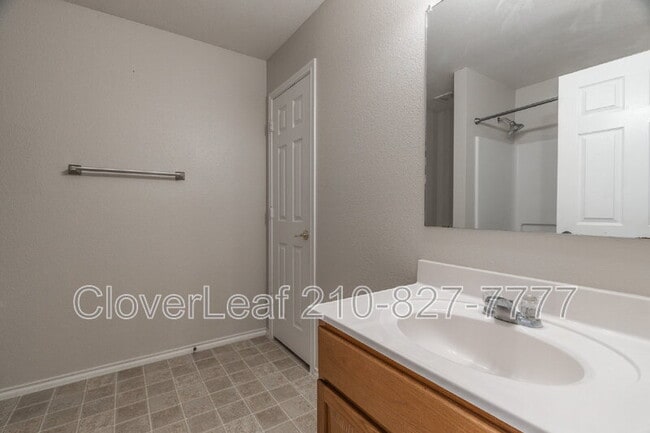 Building Photo - 2208 Sunderidge