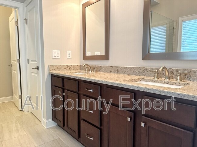 Building Photo - 1529 Huntwood Ct