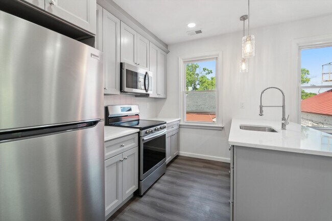 Building Photo - 146 Nassau St