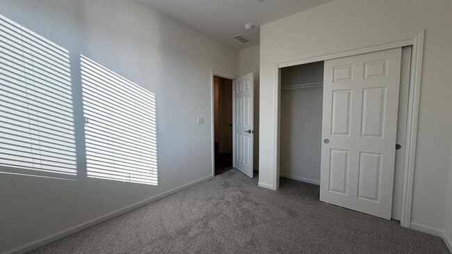 Building Photo - 2153 N Renn Ave