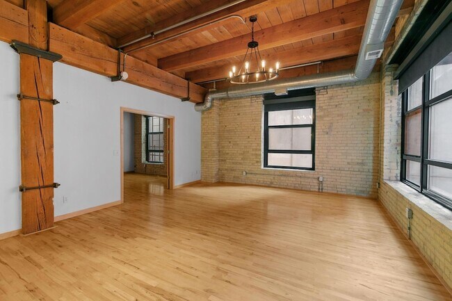 Building Photo - 607 Washington Ave S