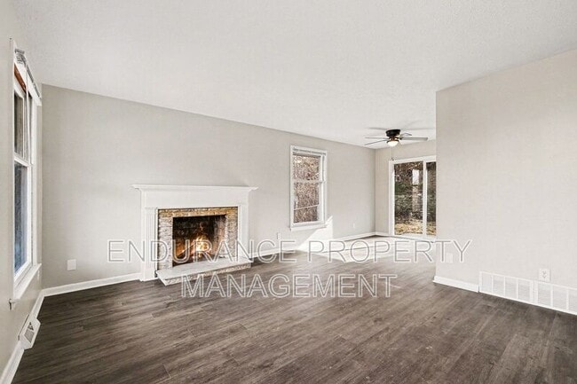 Building Photo - 334 Hyde Park Dr