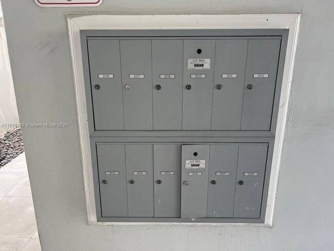 Building Photo - 2430 NE 135th St