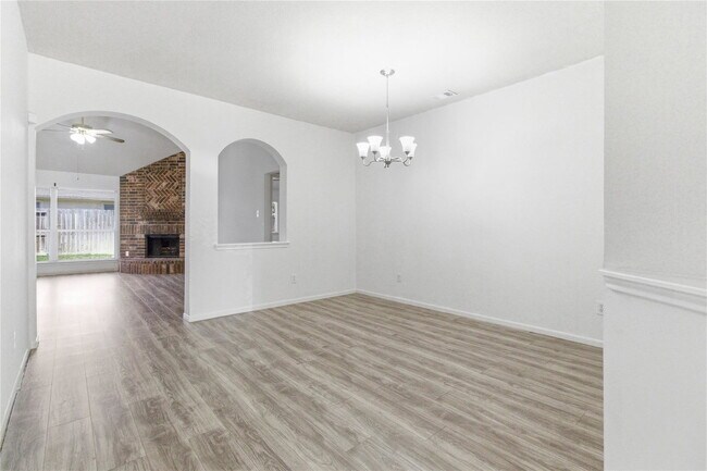 Building Photo - Teal Run Place Court, Fresno, TX 77545 - 4 BR 2 BA single-family home