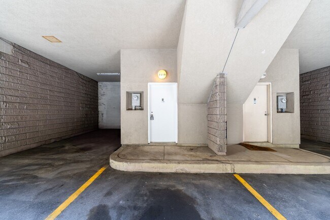 Building Photo - 2218 Clove Terrace