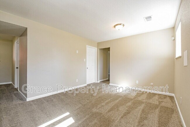 Building Photo - 1557 S Salida Way