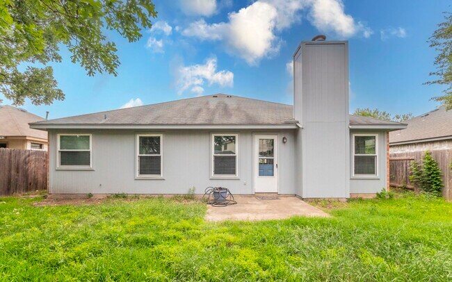 Building Photo - 14912 Big Falls Dr