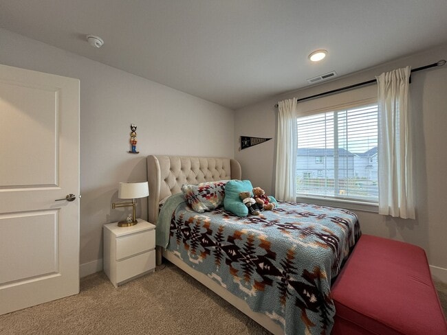 Building Photo - Open Concept 4BR Home with Island Seating, Loft & Spacious Living Room