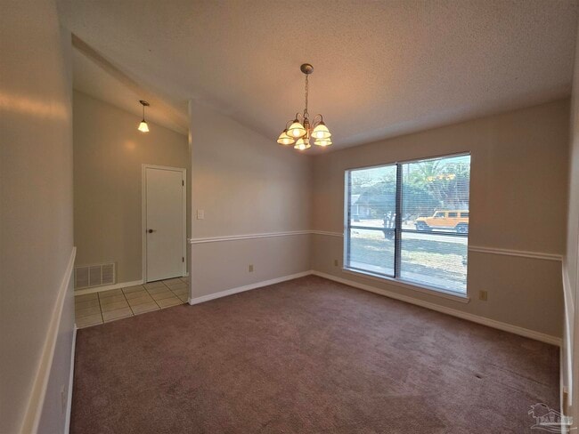 Building Photo - 824 Lavon Dr