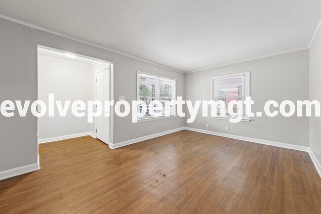 Building Photo - Charming Newly Renovated Home in East Memp...