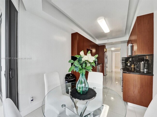 Building Photo - 20281 E Country Club Dr