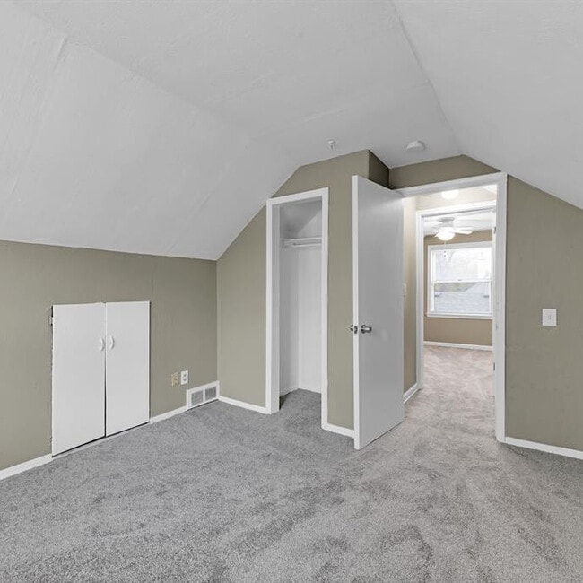 Building Photo - 9082 Louise St