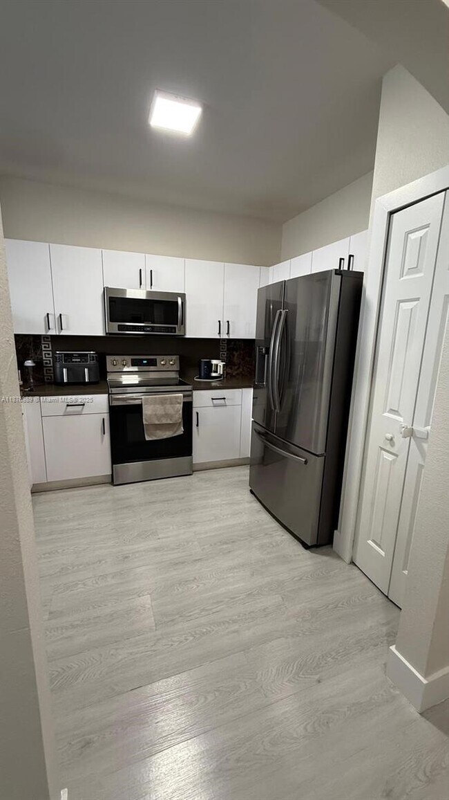 Building Photo - 4172 SW 156th Ave