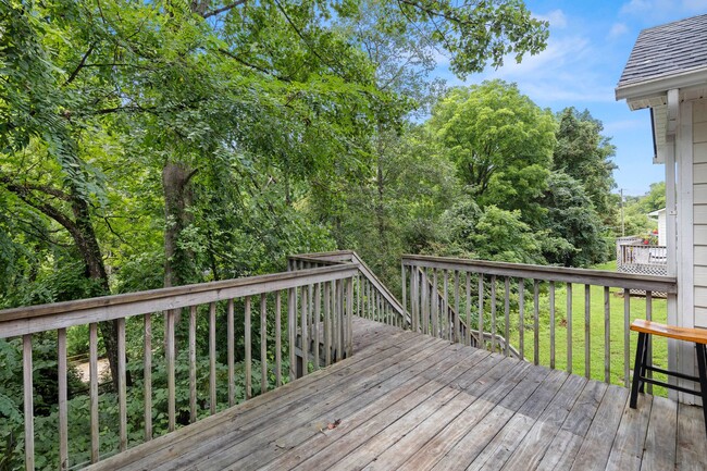 Building Photo - Great House in East Asheville!