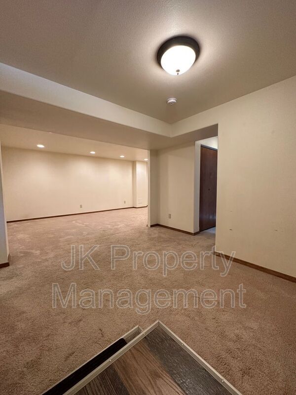 Building Photo - 319 Beth Dr