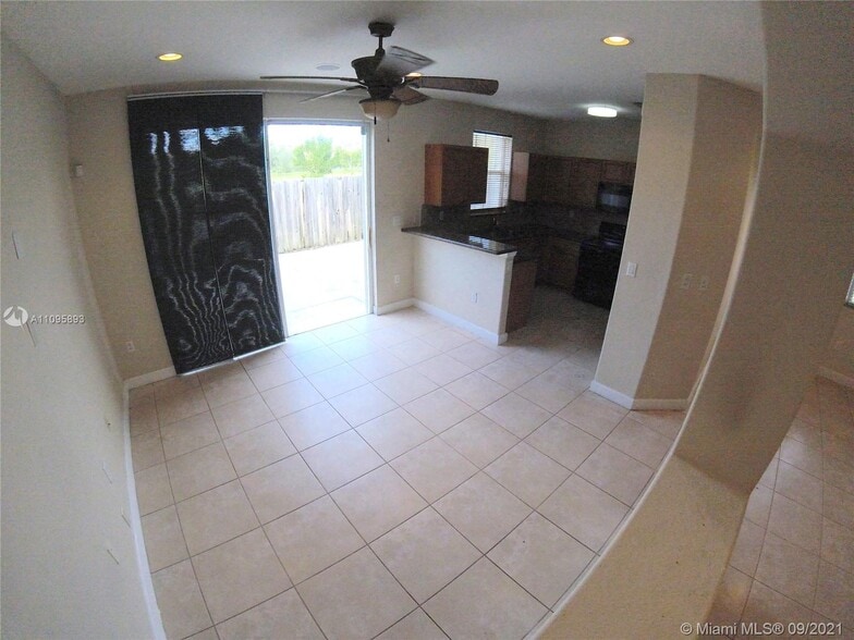 Building Photo - 990 NW 99th Ct